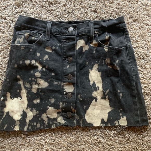 Levi’s denim skirt! Size 27 - Picture 2 of 4